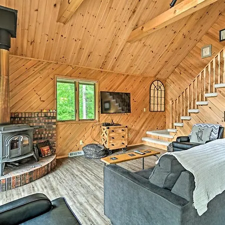 Riverfront Traverse City Cabin Fish, Kayak And Tube